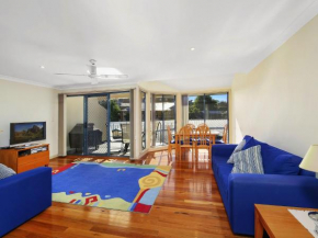 Family Beach Retreat in Lovely Terrigal Home